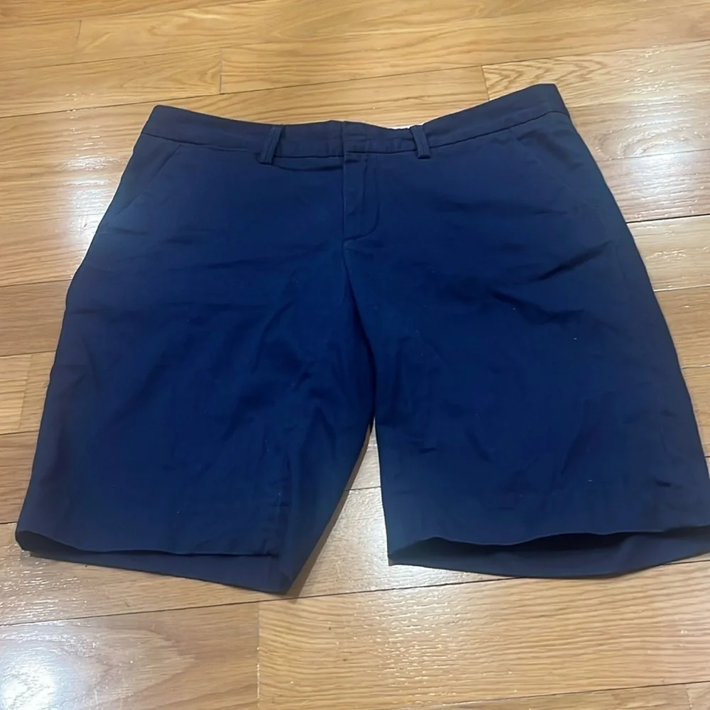 Lilly Pulitzer navy blue cotton Avenue shorts size 2 .